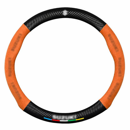 Cubre volante universal • Con logo de marca • Acabados con fibra de carbono y gamuza