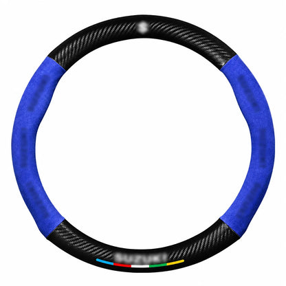 Cubre volante universal • Con logo de marca • Acabados con fibra de carbono y gamuza